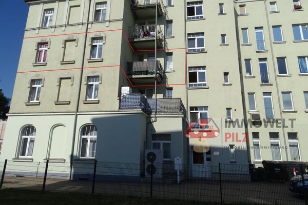 Apartamento de 2 habitaciones con balcón en edificio plurifamiliar rehabilitado en Gera -