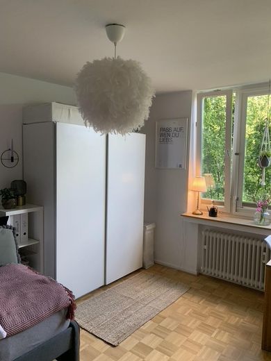 Exklusive, vollständig renovierte 1-Zimmer-Wohnung mit Einbauküche in Düsseldorf – Zimmer3