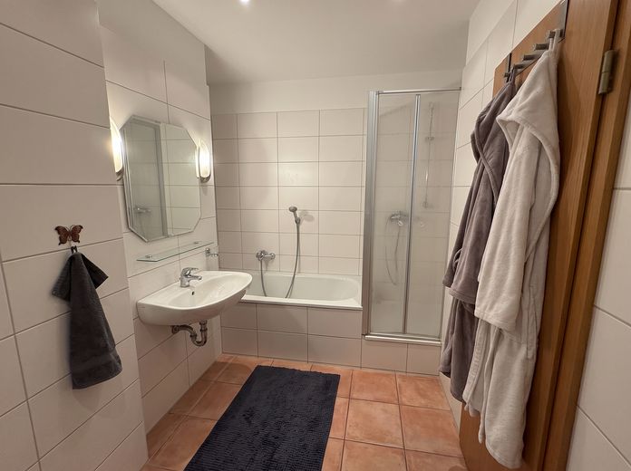 Charmante 3-Zimmer-Wohnung mit großzügigem Balkon im Mauritius Viertel, Köln – Badezimmer 3