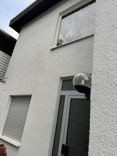 ZWEIFAMILIENHAUS | ZWEI WOHNUNGEN | ZWEI GÄRTEN | HAUS MIT PANORAMA-BLICK – Eingang Unten