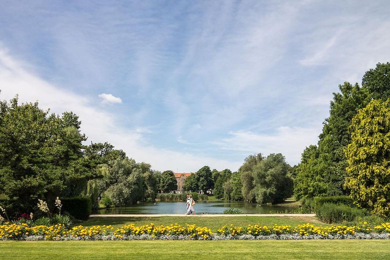Helle, geräumige, möblierte Wohnung mit Balkon in zentraler Lage nahe U Alt-Mariendorf – Volkspark Mariendorf