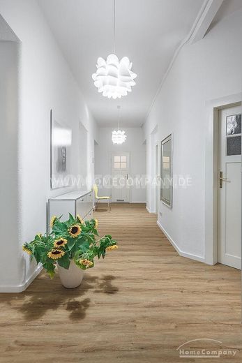 Exklusive 4-Zimmer-Altbauwohnung mit Balkon  &  Tiefgarage in Top-Lage – a8a7f1d68d7d34fae95bc14204a631cefed0306e.jpg