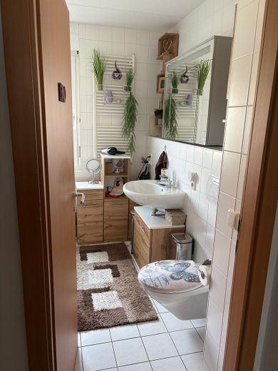 Wunderschöne Doppelhaushälfte in Etting – Badezimmer