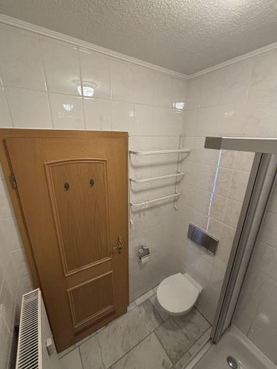 Apartamento amueblado de 1 habitación en Cospeda – Ubicación tranquila, buena conexión – Badezimmer