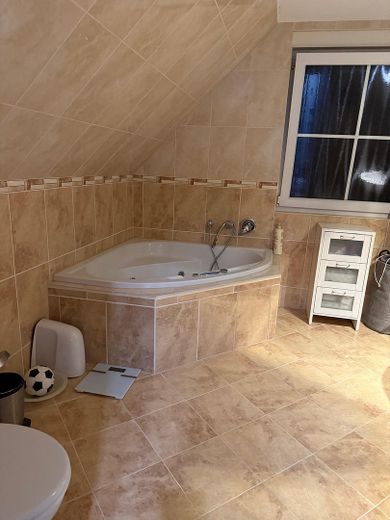 2 Wohneinheiten möglich – möbliertes Haus mit Poolprojekt & Potenzial – Foto 8