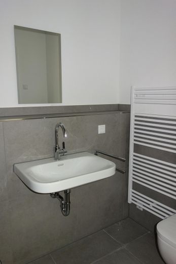 Moderne Neubau-Wohnung mit Einbauküche + großer Terrasse! – Foto 13