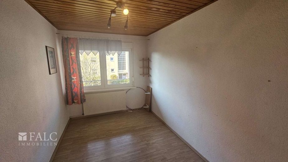 Reihenmittelhaus mit Wärmepumpe und PV Anlage – Zimmer OG