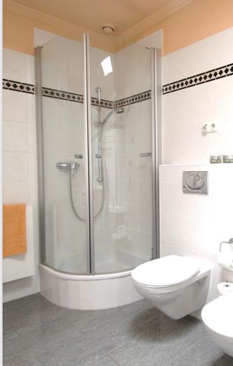 Atrium Bungalow alles auf einer Ebene in Schenefeld Dorf direkt am Klövensteen Forst – Badezimmer Dusche