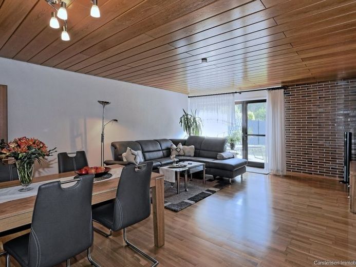 REIHENMITTELHAUS MIT CHARAKTER … DREI EBENEN VOLLER MÖGLICHKEITEN … SOFORT BEZUGSFERTIG – Foto 1