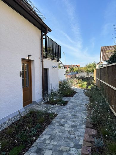 Vida única: loft con balcón soleado y jardín privado – Zugang Grundstück
