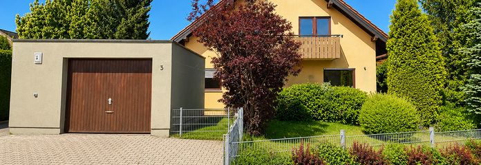 Casa unifamiliare indipendente a Vellberg – circa 172 m² di superficie abitabile più circa 35 m² di superficie aggiuntiva – Aussenansicht mit Garage