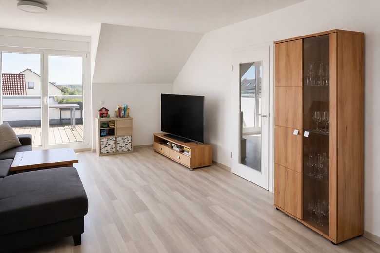 PROVISIONSFREI: Helle 4-Zimmer-Eigentumswohnung mit großer Terrasse in Herzogenaurach-Niederndorf – Ansicht Wohnzimmer 2