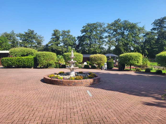 Exclusive detached house near Norddeich with pool, sauna, horse keeping – Kreisel
