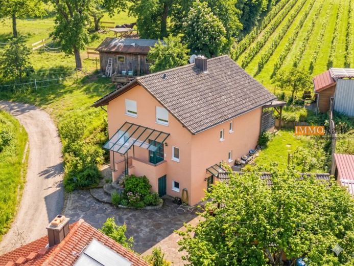 IMMORath.de - Lichtdurchflutetes Zuhause mit charmanter Terrasse & Einliegerwohnung – Foto 1