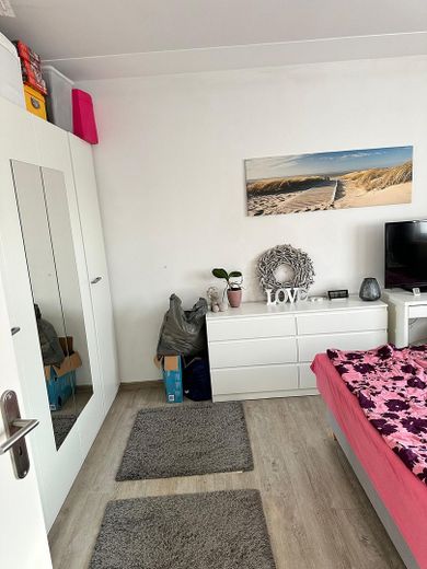 Renovierte 3- Zimmer Erdgeschosswohnung mit EBK in ruhiger Lage in 23974 Neuburg – Zimmer 1