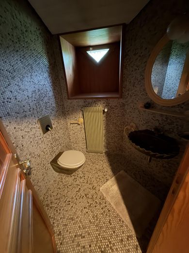 Wohnen mit Charakter: Charmantes Einfamilienhaus mit großem Garten & Kamin – Kleines Bad OG