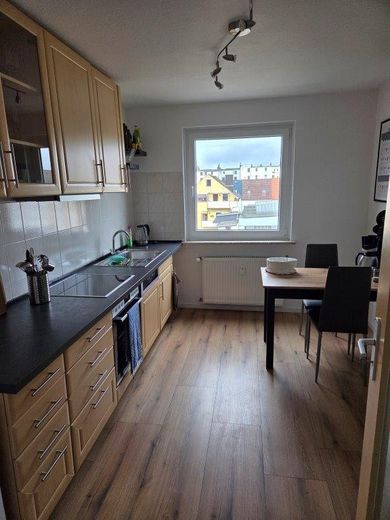 Gerenoveerd 3-kamerappartement op een rustige en centrale locatie – Küche