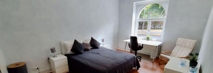 Schlafzimmer 1