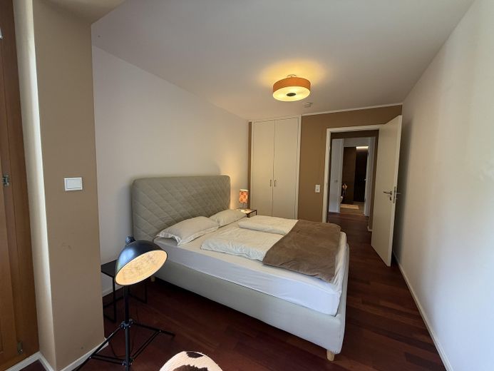 Fantástico apartamento de 2 habitaciones justo junto al Volkspark, en Prenzlauer Berg – Schlafzimmer mit Einbauschrank