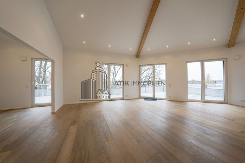ATIK: Exklusives, lichtdurchflutetes Penthouse mit Charme in Heppenheim – Wohn- und Essbereich