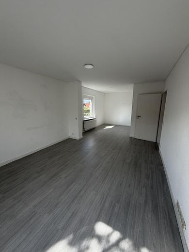 Multi-family house with large lot (3 units), ideal as a multi-generational home, for owner-occupiers or as an investment property – Wohn-/Esszimmer Wohnung OG