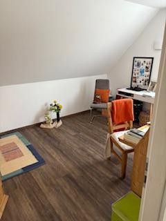 3,5 Zimmer DG- ETW im neuw. 2-FH, 91220 Schnaittach  EB 11/23 incl. Gartenanteil/Garage uvm. – Arbeits-/Kinder/2.SZ ETW2 DG