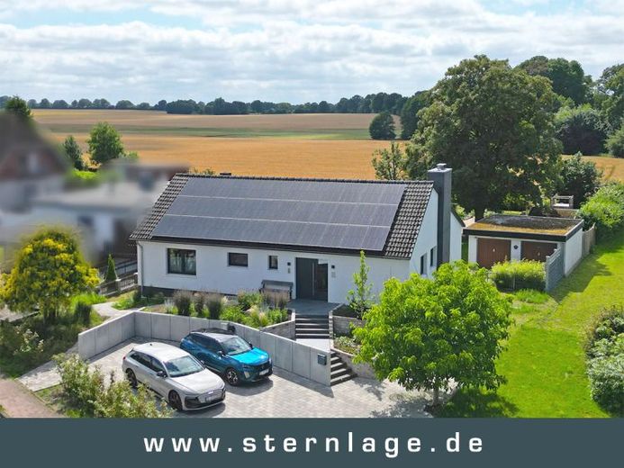 Neversdorf: Ankommen und wohlfühlen - hochwertig sanierter Bungalow mit Vollkeller auf großem Grundstück – Foto 1