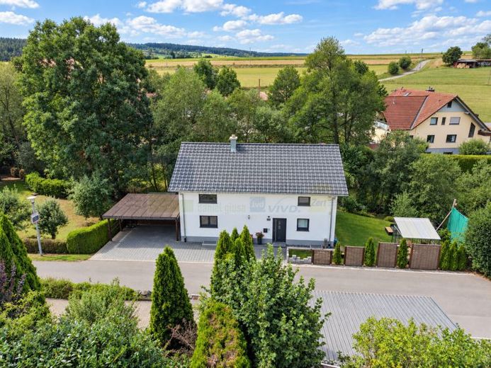 Modernes, energieeffizientes Einfamilienhaus aus 2020 in Kappel mit Galerie, Kaminofen, Garten, Keller und idyllischer Lage am Neuhäuser Bächle – Foto 1