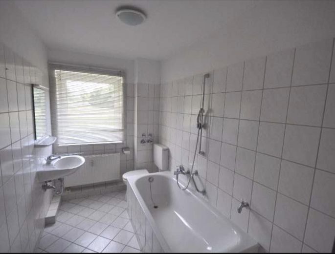 Sonnige Erdgeschosswohnung in Putbus mit Balkon und Einbauküche – Foto 9
