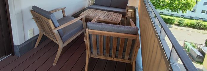 Ruhiges Wohnen mit Penthouse-Flair: Barrierefreie 3-Zi.-Whg, Aufzug, 20m² SW-Balkon, provisionsfrei – Balkon links