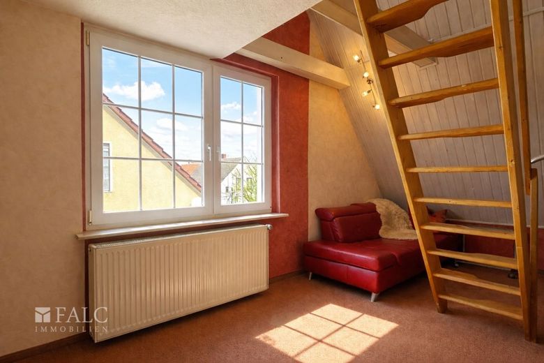 *Reserv.* Familienfreundliches Einfamilienhaus mit großem Grundstück und Doppelgarage – Kinderzimmer I