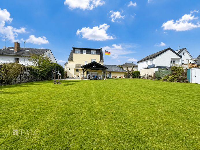 Einfamilienhaus auf 927 m² Grundstück - modernisiert, energieeffizient und familienfreundlich – Garten