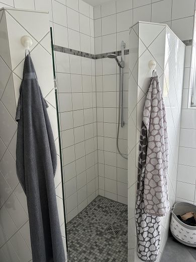 Casa bifamiliare senza provvigioni in posizione eccellente - periferia del paese, giardino, abitazione e eventualmente affitto – Bad EG