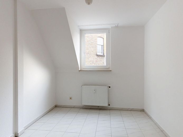 Provisionsfreie 5-Zimmer-Maisonette mit zwei Badezimmern und Balkon – Arbeitszimmer links