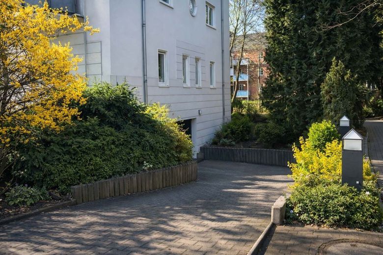 WOHNUNGSPAKET MIT 4 VERMIETETEN EIGENTUMSWOHNUNGEN + TG – Zufahrt Tiefgarage