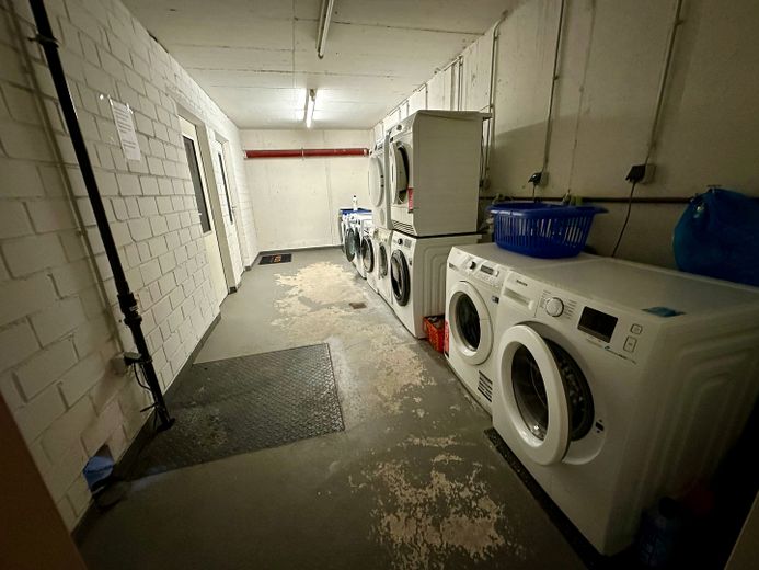Appartamento di 2 locali in posizione tranquilla a Lev. Rheindorf – Waschküche