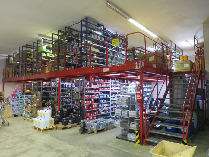 Regalsystem mit 2. Ebener