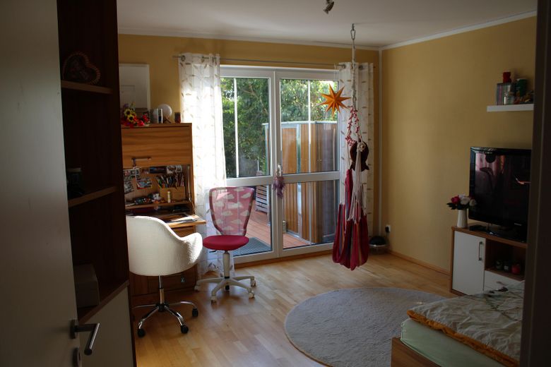 - sin comisión - Amplio piso de 5 habitaciones en planta baja en Ebersberg con piscina en el jardín privado – Kinderzimmer od. Schlafzimmer
