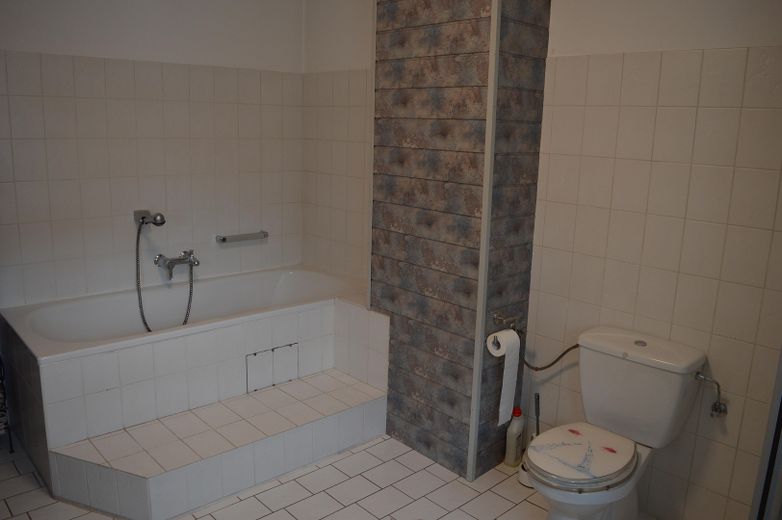 Vollbad EG Badewanne & Dusche
