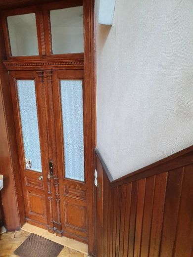 Sehr gut geschnittene Altbauwohnung in der Nähe vom Main und Baseler Platz – Wohnungseingangstür