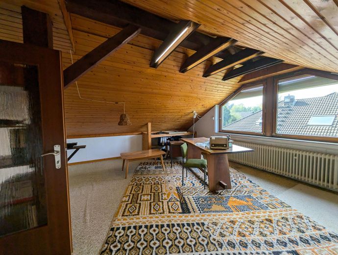 Guter Preis - 777m² Grund, Bungalow, Vollkeller, Garage in Bestlage Stadt Heusenstamm, ruhig gelegen – OG großes Zimmer 19,6 m²