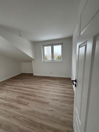 Für Kapitalanleger, direkt an der Elbe, Neubau, Mietrendite 3,8%, Abschreibung 5% – Zimmer