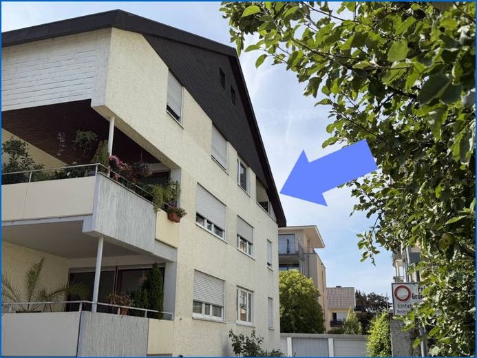 Luminoso appartamento di 2,5 locali con balcone e posto auto in posizione tranquilla a Radolfzell sul Lago di Costanza. – Foto 1