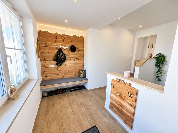 Affascinante casa unifamiliare con ampio giardino, piscina e sauna a Siegsdorf – Eingangsbereich EG