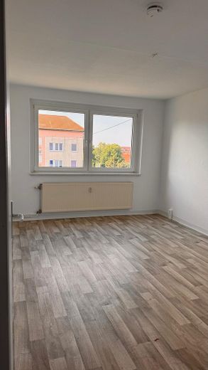 266 € | 69 qm | 4 ZKB Balkon | Günstige Fernwärme – Zimmer
