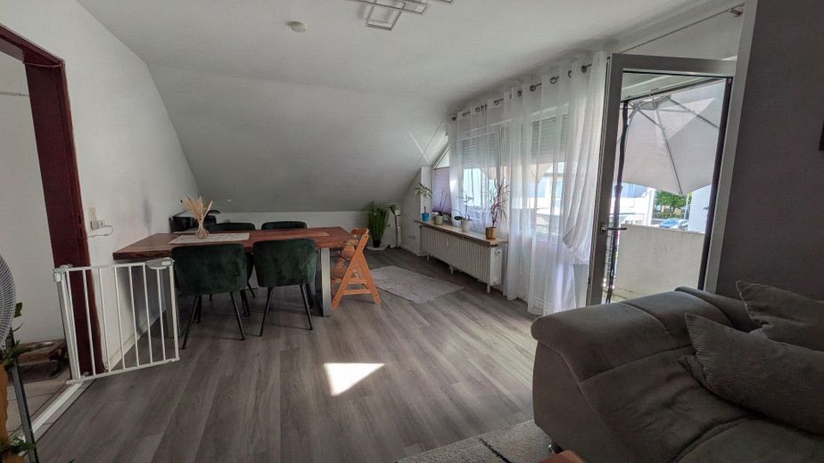 Ruhig & bahnhofsnah: Vermietete 3 ZW mit Garage & Ost-Balkon in Norsingen – Wohnen