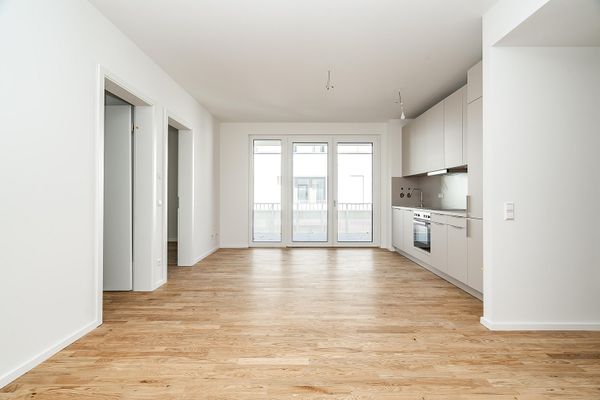 Helle 3-Zimmer-Wohnung mit großzügiger Terrasse, Einbauküche & Aufzug in Berlin-Pankow