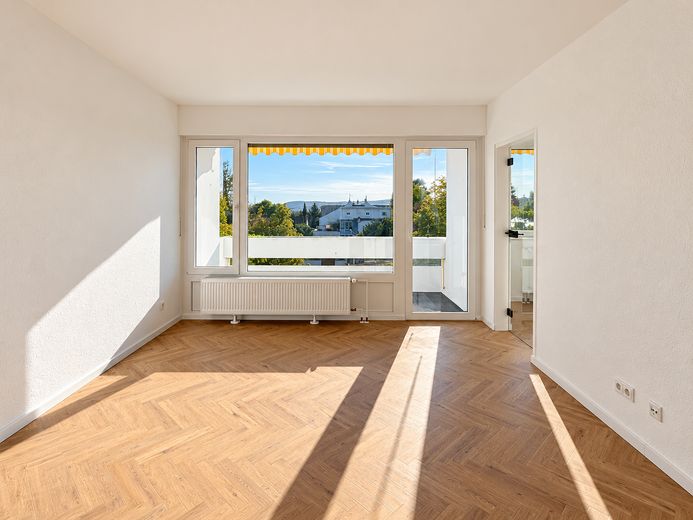 A estrenar tras la reforma: luminoso piso de 2 habitaciones con balcón soleado y plaza de garaje subterráneo – Wohnzimmer