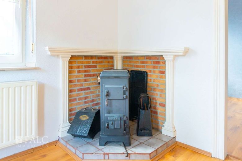 Charmantes Einfamilienhaus mit eigenem Hof! – Kamin