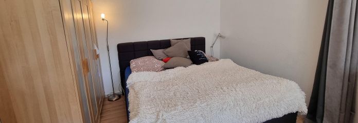 Bett 180x200 und Schrank